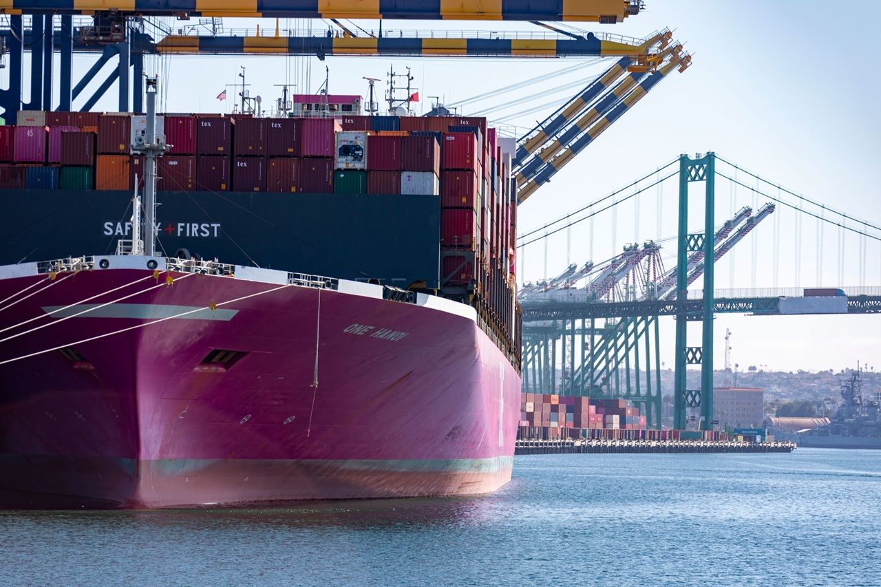 洛杉矶港集装箱码头(图源:Port of Los Angeles)